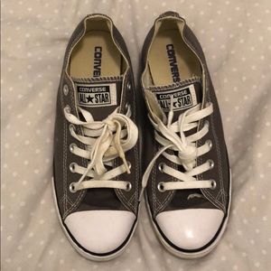 Low top Converse grey